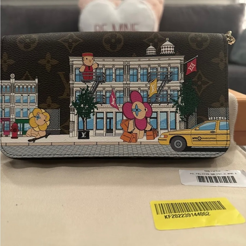 BRAND NEW LIMITED EDITION Louis Vuitton Christmas 2022 Pochette Felicie SoHo